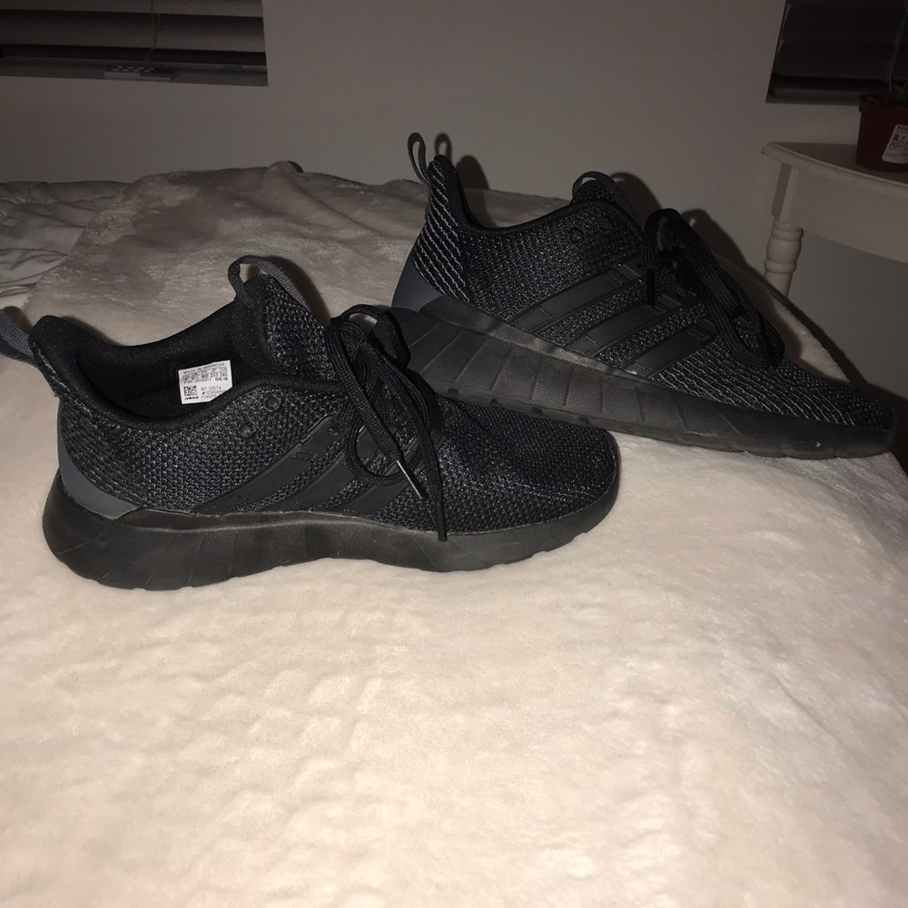 Adidas Questar Flow Sneakers